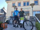 Begr��ung der Radler durch B�rgermeister Kaiser